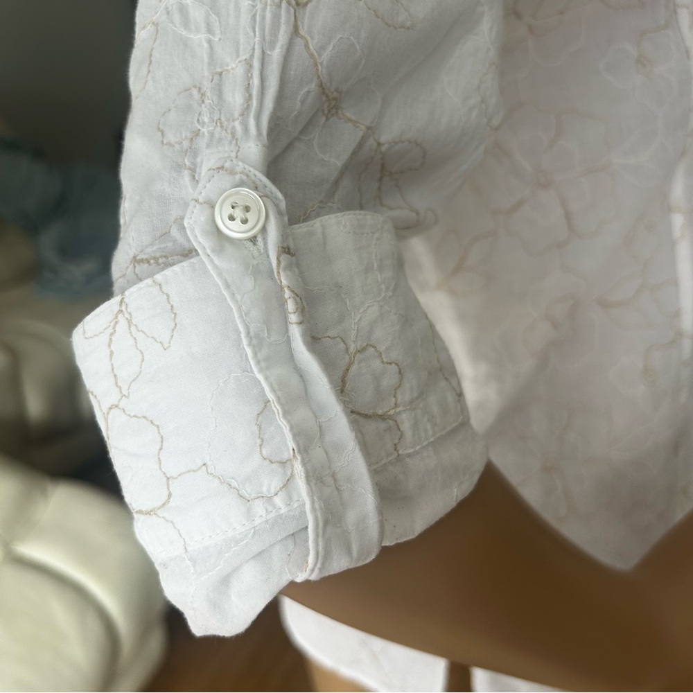Old Navy Perfect Fit White Embroidered Button Down Blouse Top M 3/4 Sleeve - Picture 9 of 12